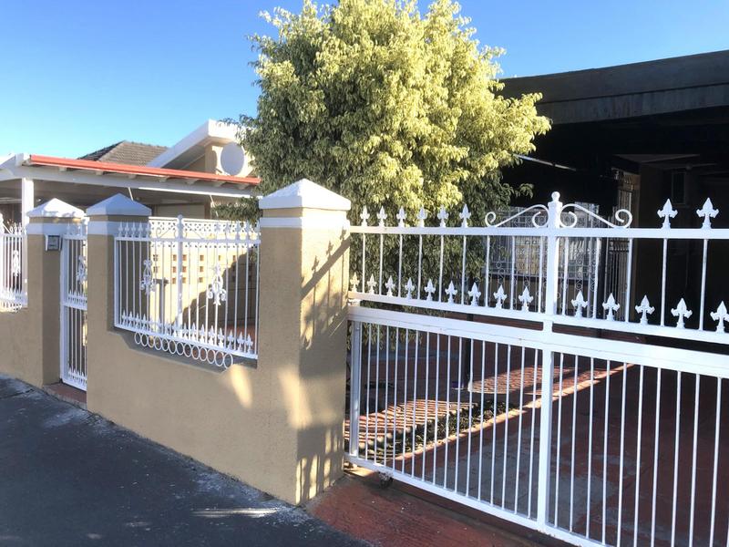 5 Bedroom Property for Sale in Churchill Estate Western Cape